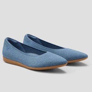 Vivaia Lightweight Pointed-Ballet Flats (Aria Walker)